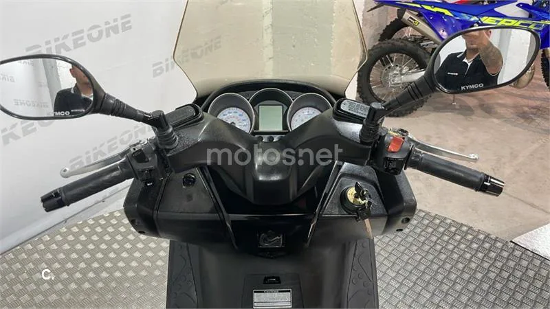 Kymco Super Dink 300 – Vista 11