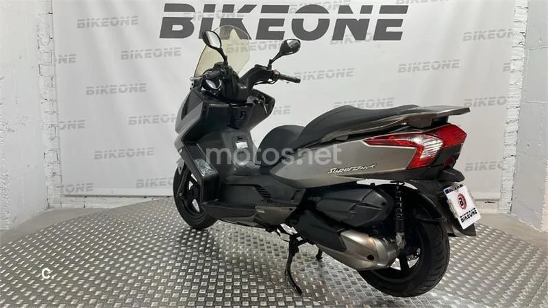 Kymco Super Dink 300 – Vista 7