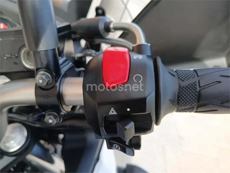 Suzuki V-Strom 650 – Vista 8