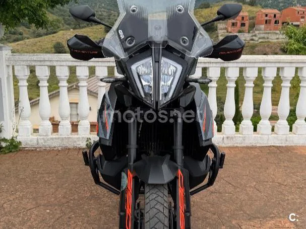 KTM 890 – Vista 3