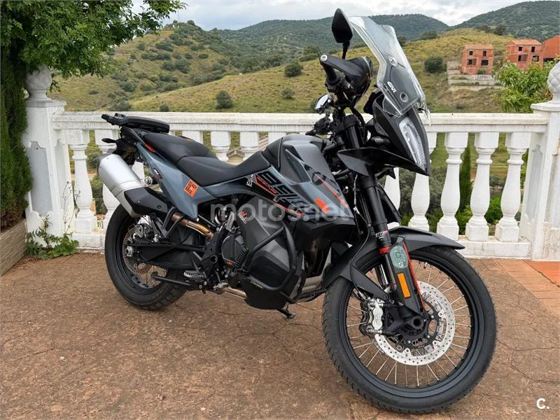KTM 890 – Vista 4