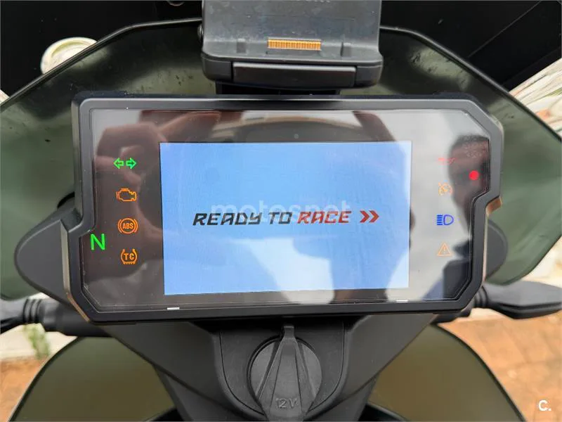 KTM 890 – Vista 8