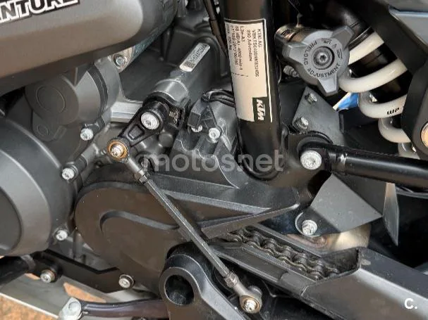 KTM 890 – Vista 9