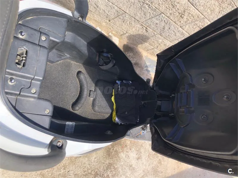 Kymco Grand Dink 125 – Vista 3
