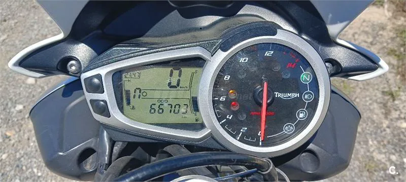 Triumph Street Triple – Vista 8