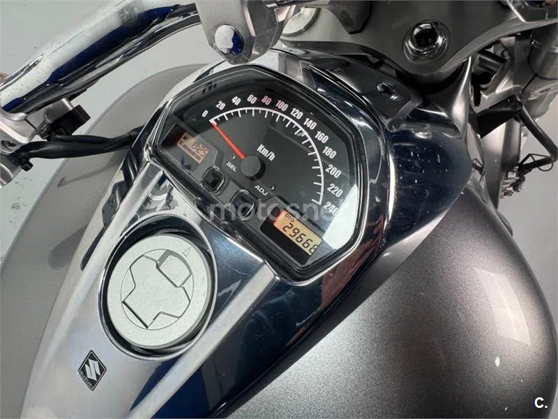 Suzuki Intruder M1800R – Vista 11