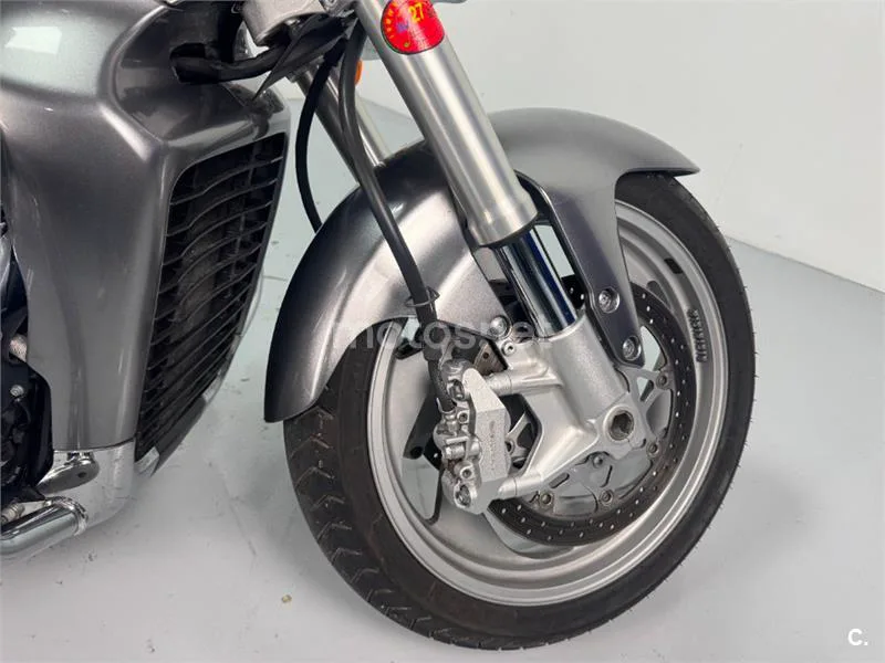 Suzuki Intruder M1800R – Vista 4
