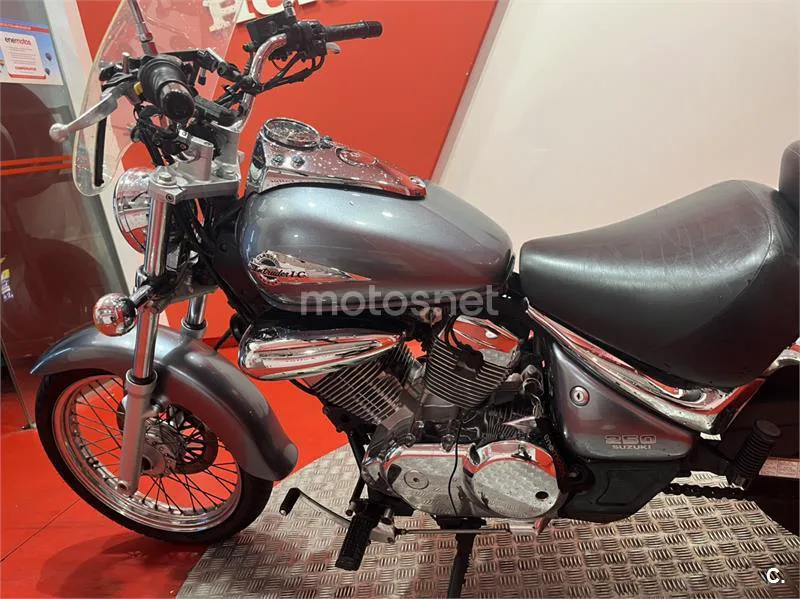Suzuki Intruder 250 – Vista 4