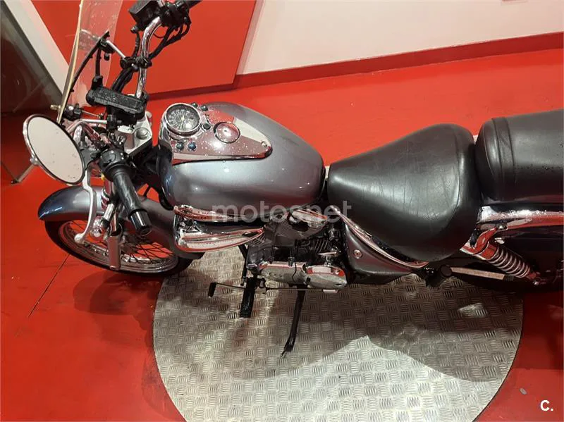 Suzuki Intruder 250 – Vista 6