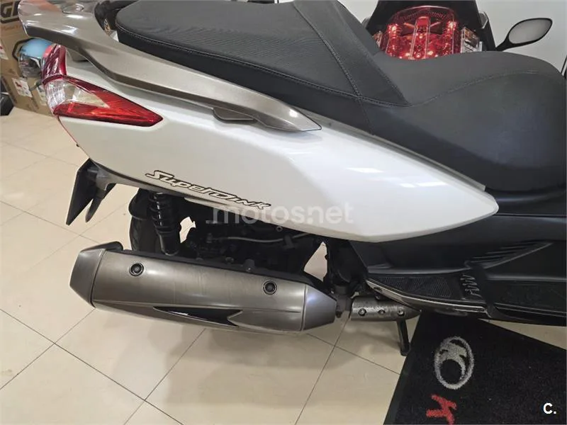 Kymco Super Dink 300 – Vista 3