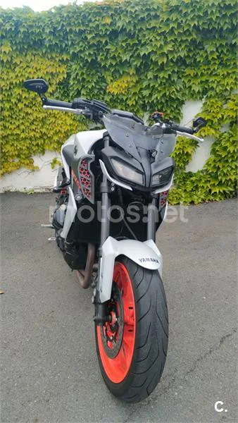 Yamaha MT-09 – Vista 6