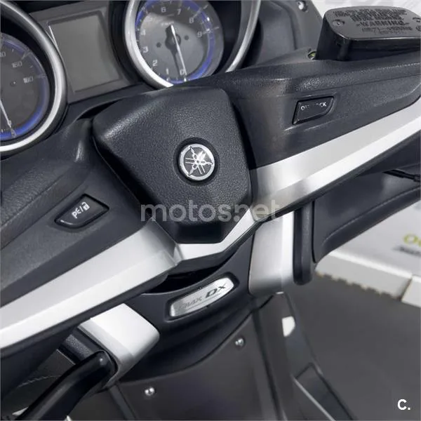 Yamaha TMAX – Vista 12