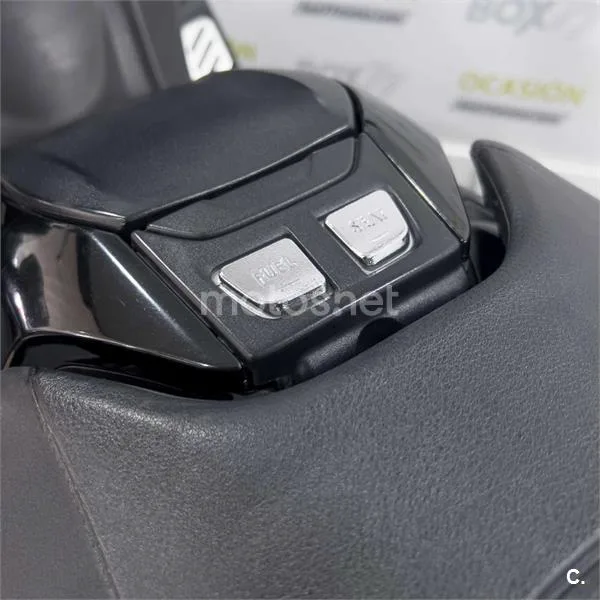 Yamaha TMAX – Vista 13