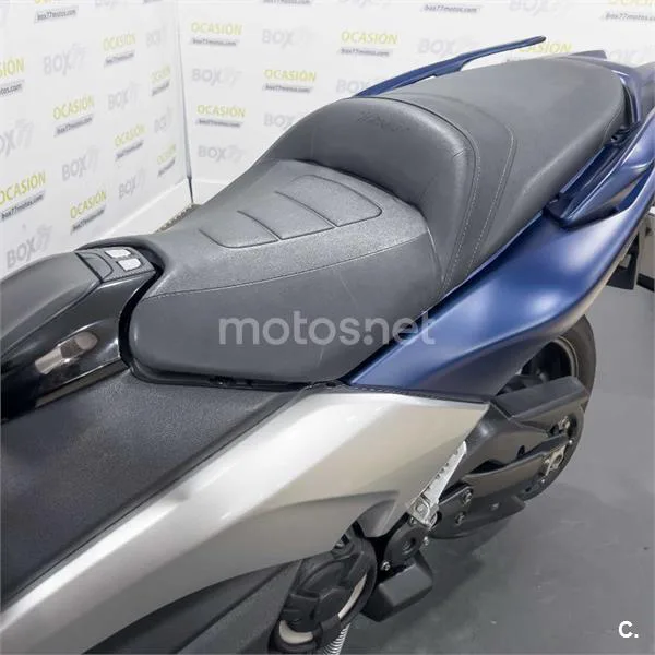 Yamaha TMAX – Vista 14