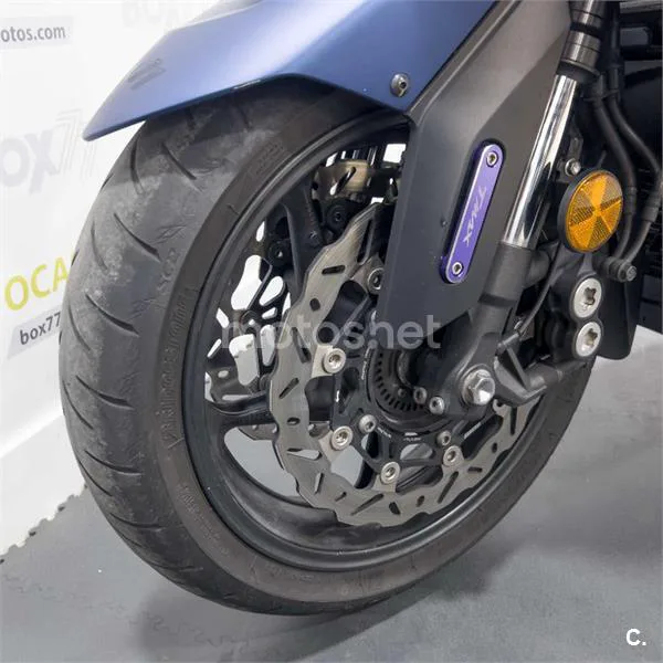 Yamaha TMAX – Vista 15