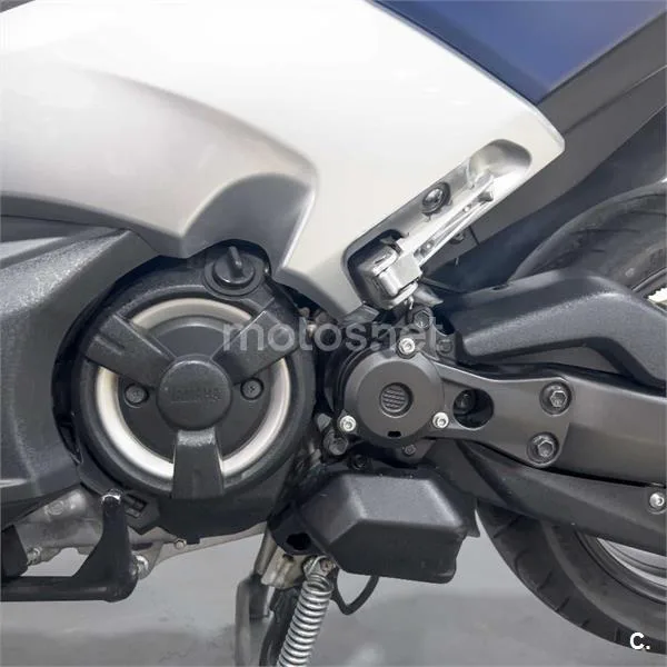 Yamaha TMAX – Vista 18