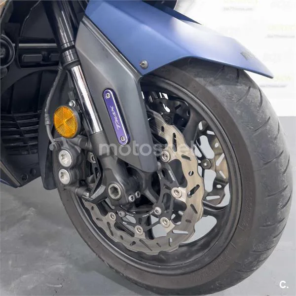 Yamaha TMAX – Vista 26