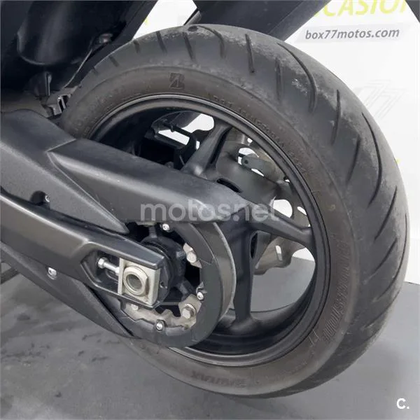 Yamaha TMAX – Vista 28