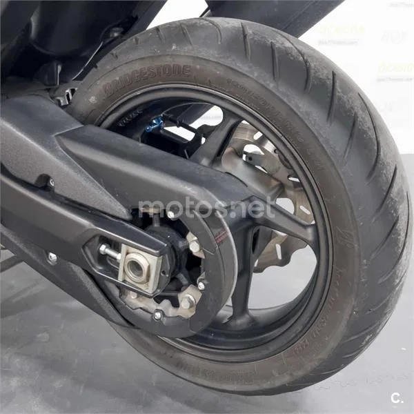 Yamaha TMAX – Vista 8