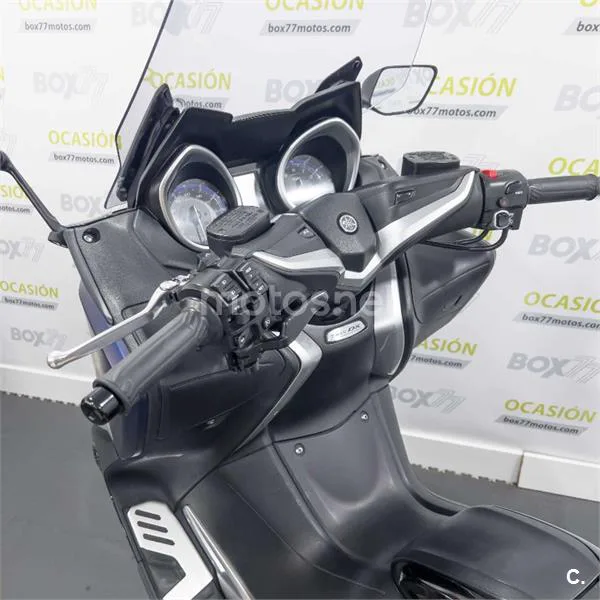 Yamaha TMAX – Vista 9