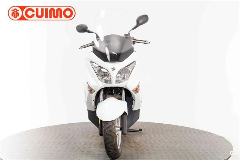 Suzuki Burgman 125 – Vista 10