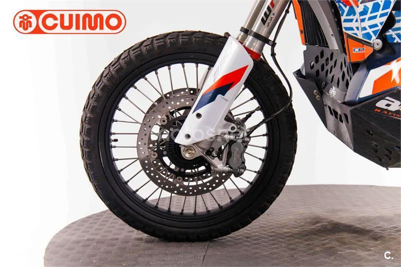 KTM 890 – Vista 23