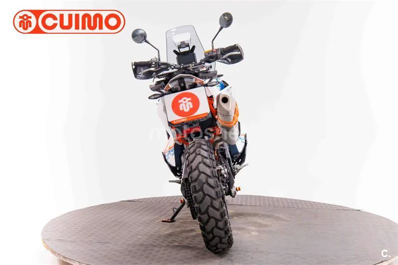 KTM 890 – Vista 5