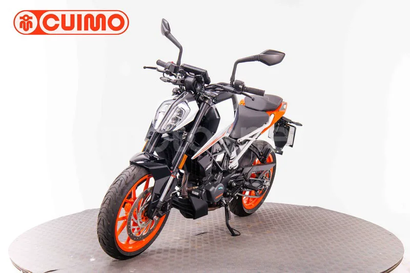 KTM 125 – Vista 9