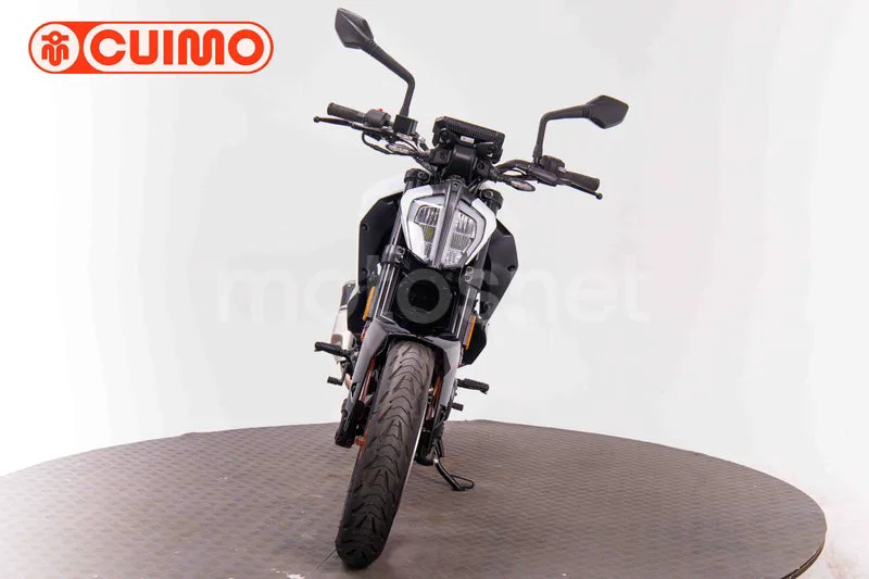 KTM 125 – Vista 10