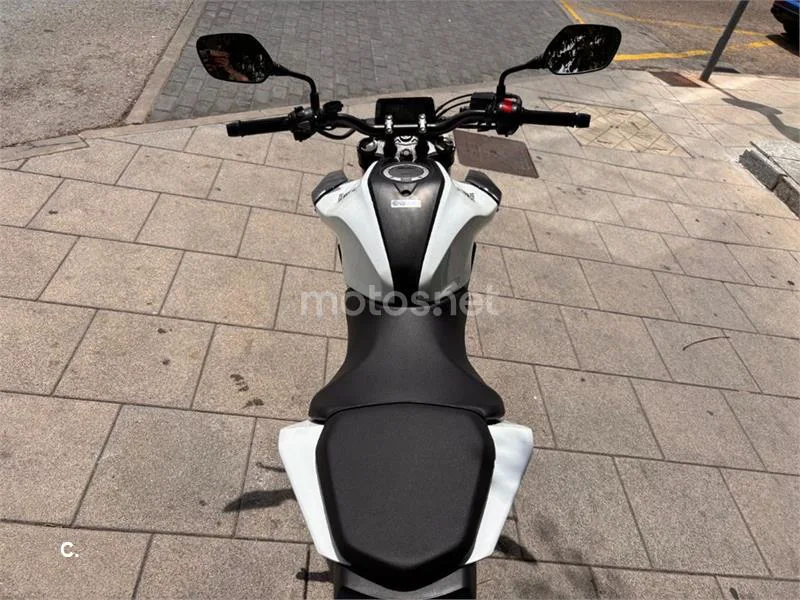 Honda CB 125 R – Vista 12
