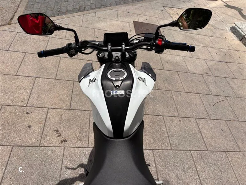 Honda CB 125 R – Vista 13