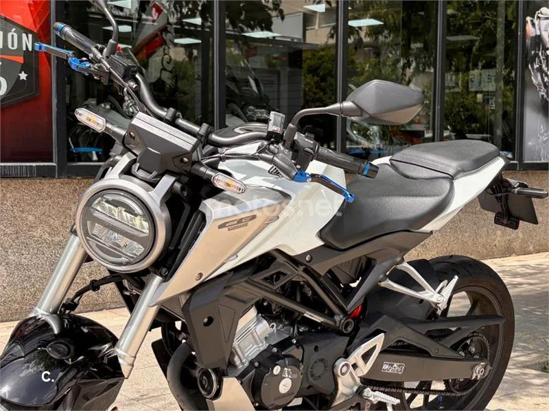 Honda CB 125 R – Vista 15