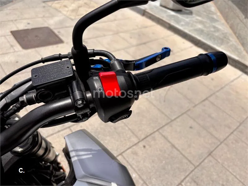 Honda CB 125 R – Vista 17