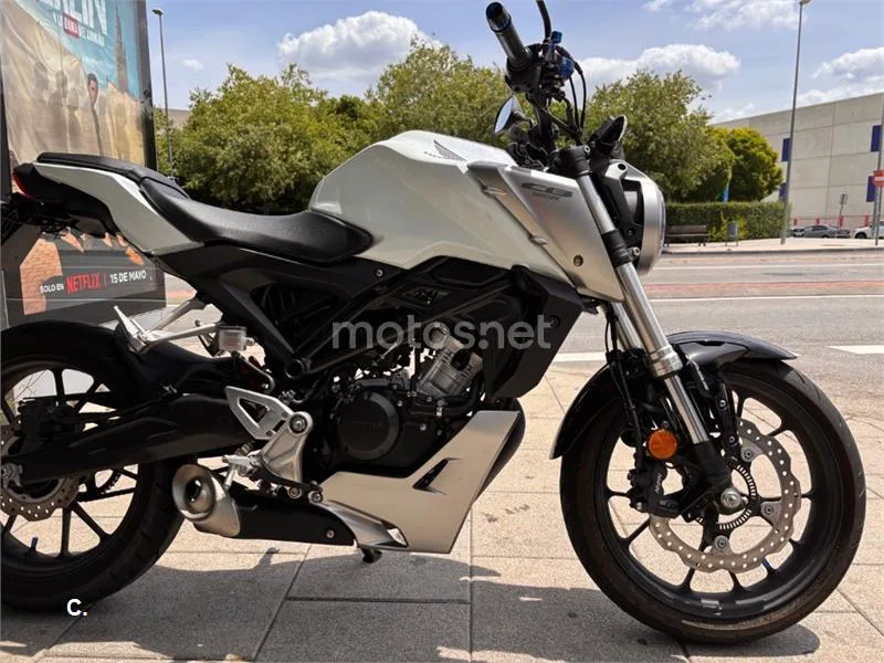 Honda CB 125 R – Vista 8