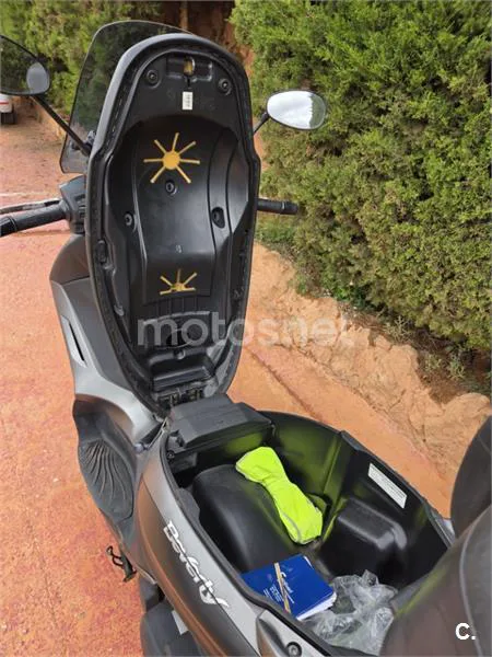 Piaggio Beverly – Vista 9