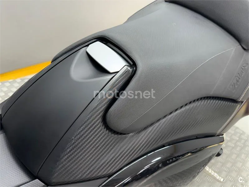 Yamaha TMAX 530 – Vista 18