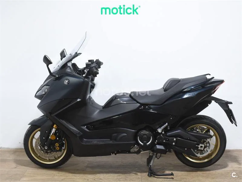 Yamaha TMAX – Vista 7