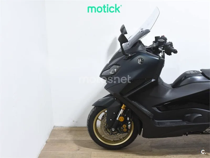 Yamaha TMAX – Vista 8