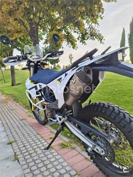 Husqvarna 701 Enduro – Vista 2