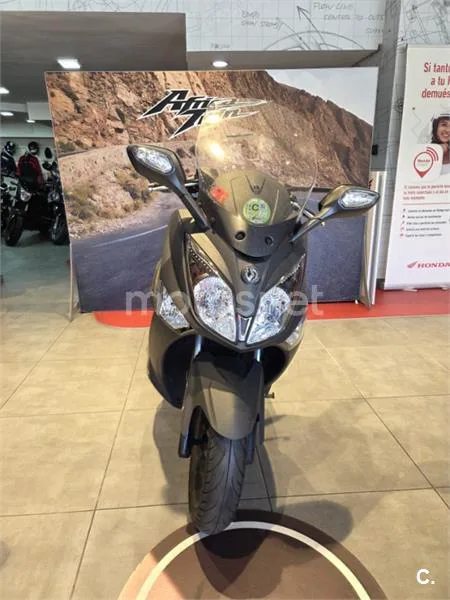 SYM Joymax 300 – Vista 3