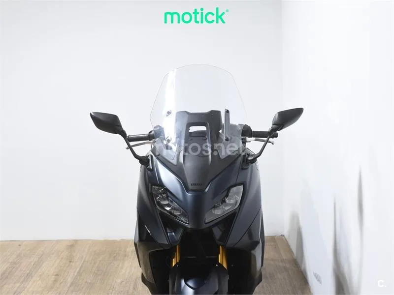 Yamaha TMAX – Vista 11