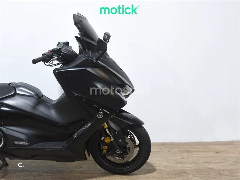 Yamaha TMAX 560 – Vista 4