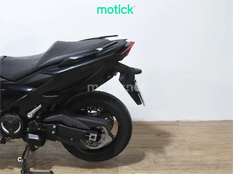 Yamaha TMAX 560 – Vista 9