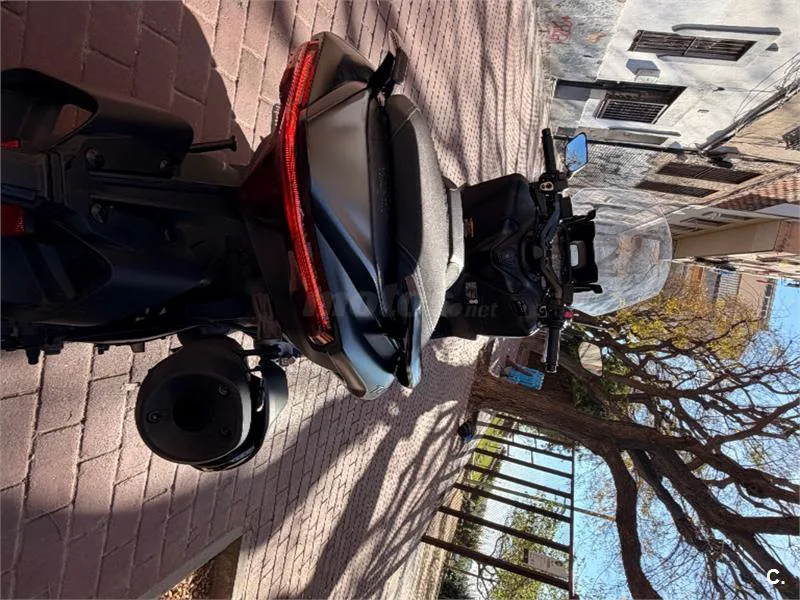 Yamaha TMAX – Vista 3