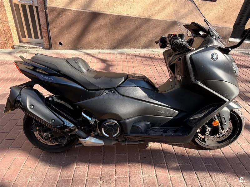 Yamaha TMAX – Vista 4