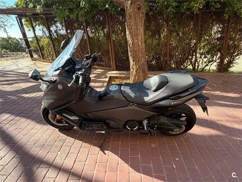 Yamaha TMAX – Vista 6