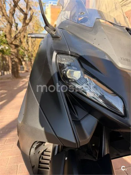Yamaha TMAX - Vista 8