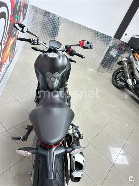 Ducati Monster 821 – Vista 8