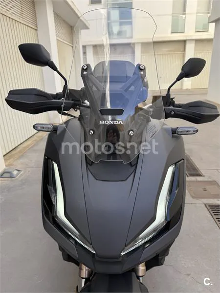 Honda ADV350 - Vista 3