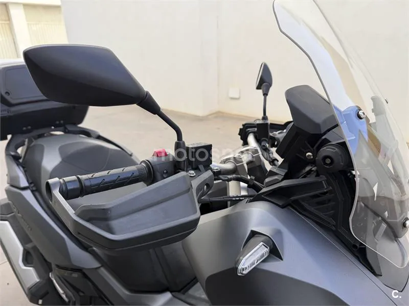 Honda ADV350 - Vista 4